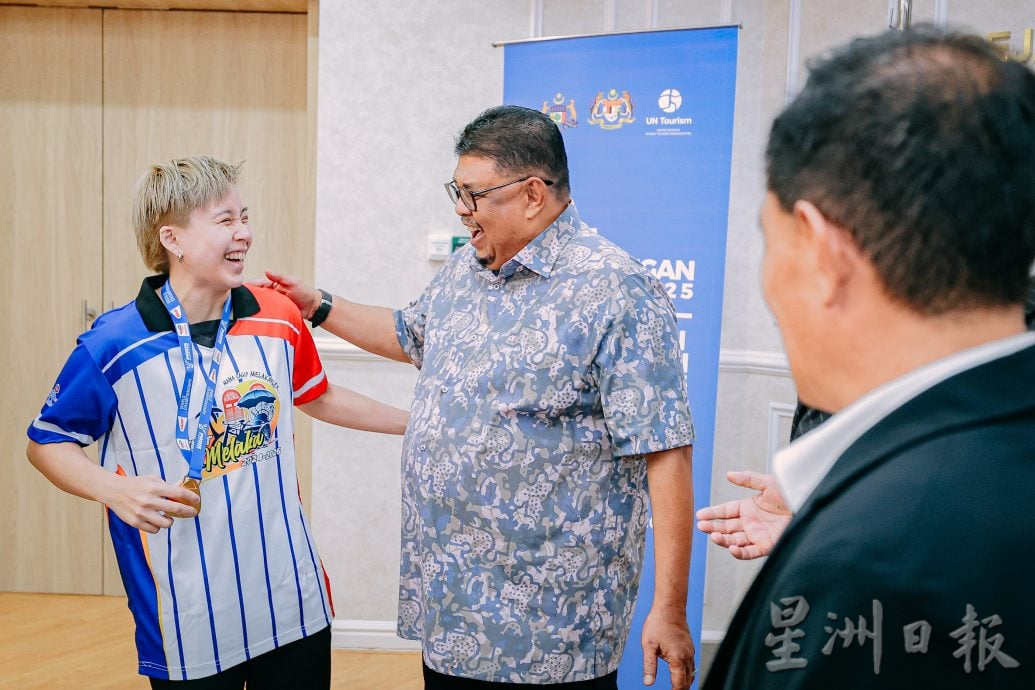 （古城第五版主文）甲州政府颁发5万令吉特别奖励杜依蔚