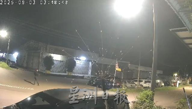 （已签发）全国：居銮纵火女跑腿   疑还干下一案