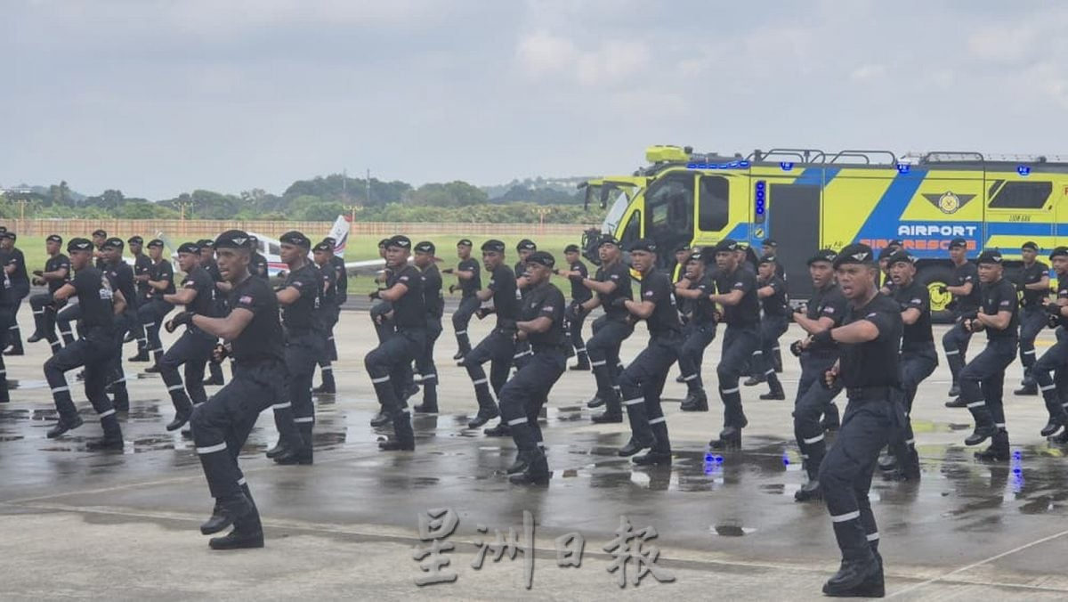 （古城版）机场消防处结业与授衔典礼，159名新成员正式结业