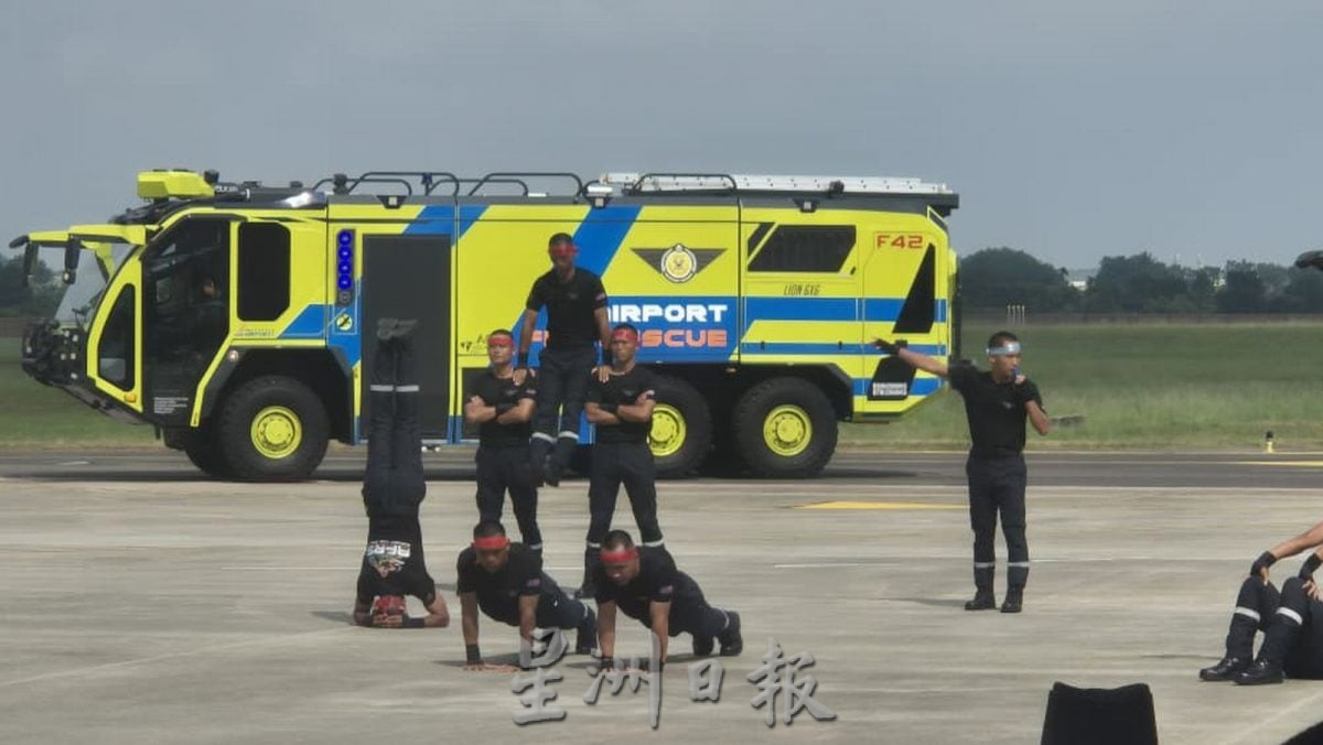 （古城版）机场消防处结业与授衔典礼，159名新成员正式结业