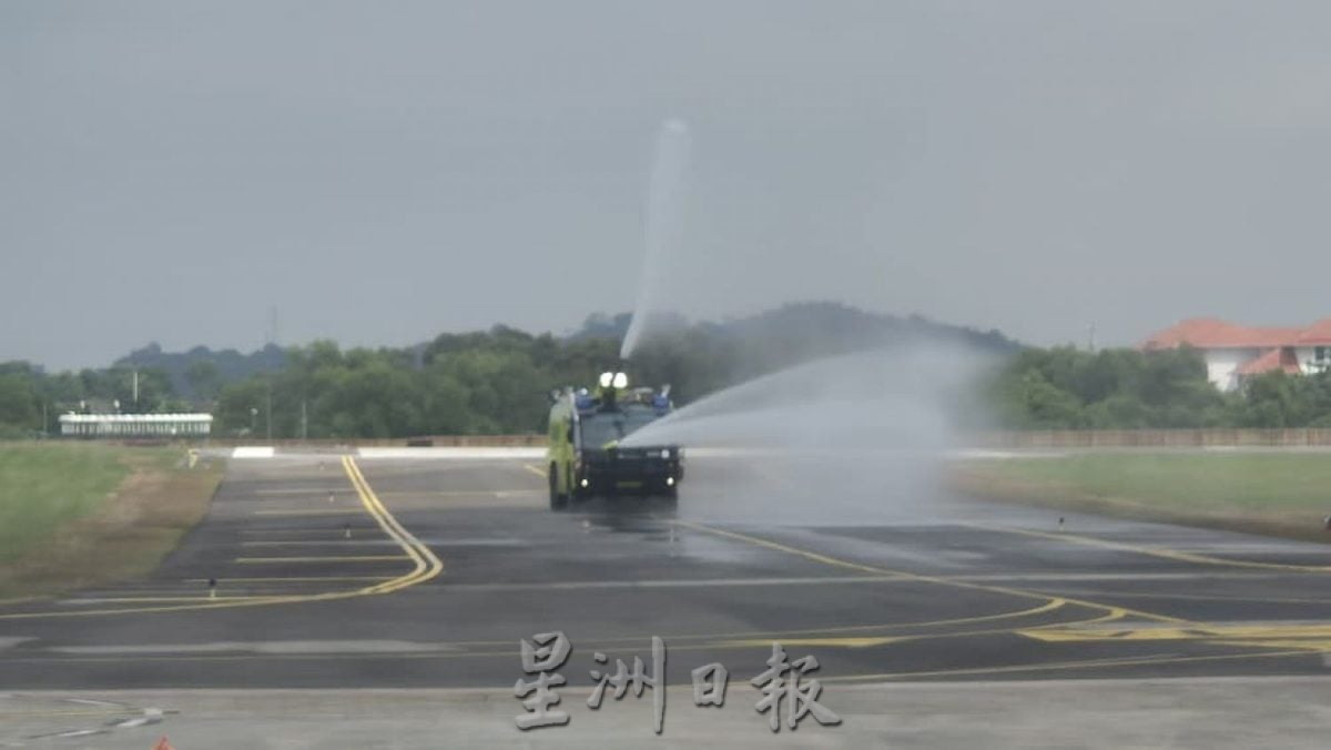 （古城版）机场消防处结业与授衔典礼，159名新成员正式结业