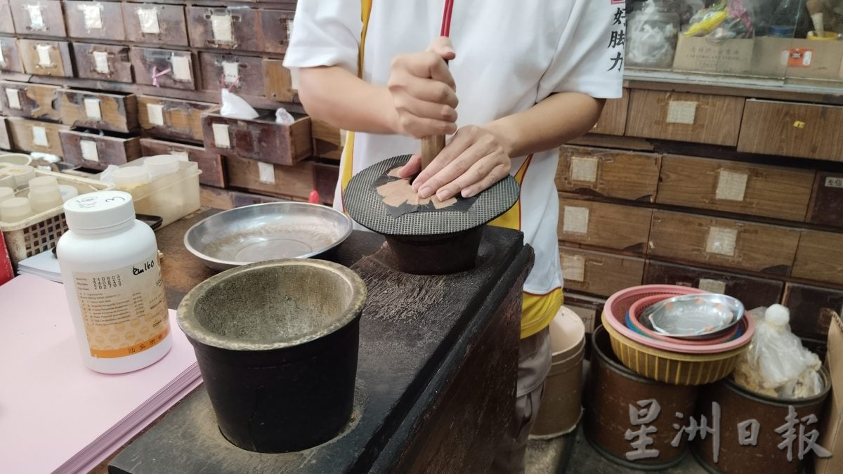 霹:10日见报∕封底主文∕老店寻踪|77年金宝中药店老字号 德安堂以德济世