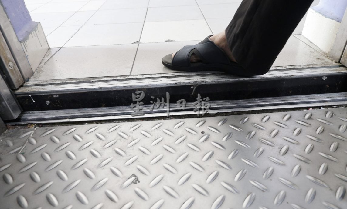 请签发-me03副文，早报可头-大都会／斯里阿曼人民组屋A座电梯又坏／4图