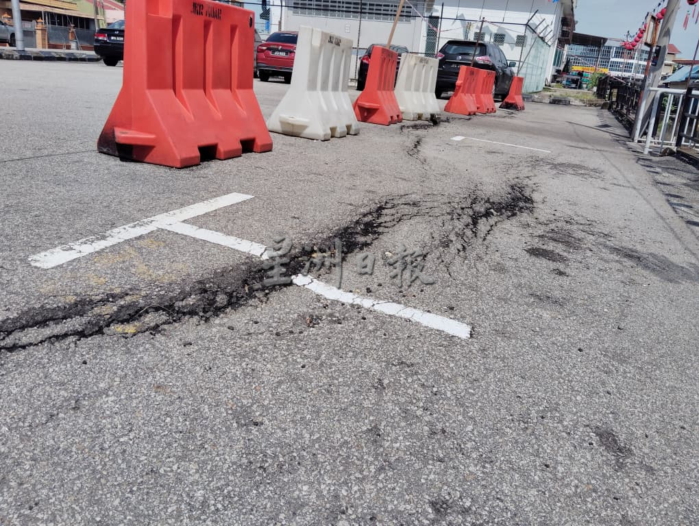 已签发 柔:版头之一:民生特工 | 文打烟小贩中心停车区下陷 修复工程料下周展开