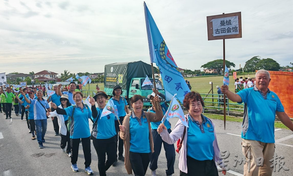 曼绒39团体逾800人 游行3公里庆“双九节”