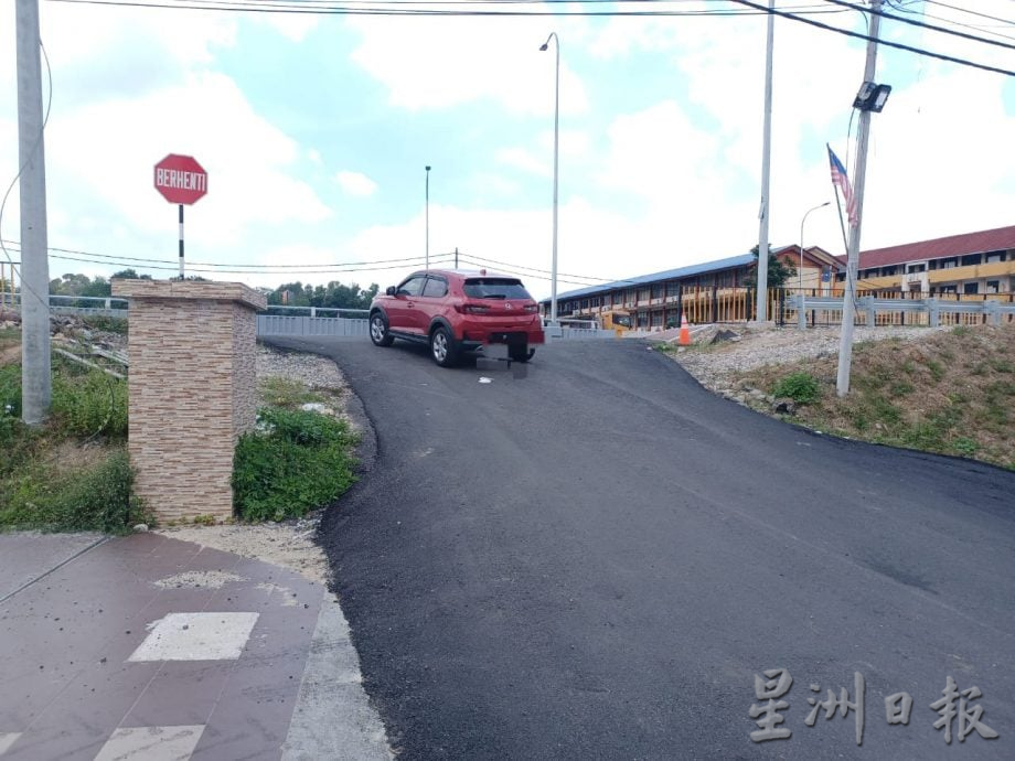 大都会/封面/乌冷路衔接至蕉赖9哩的道路提升和天桥工程已近完工,预计年杪通车