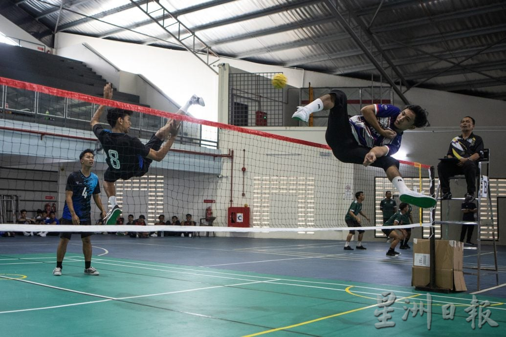  （9月11日刊）星角摄：空中的舞蹈---藤球比赛