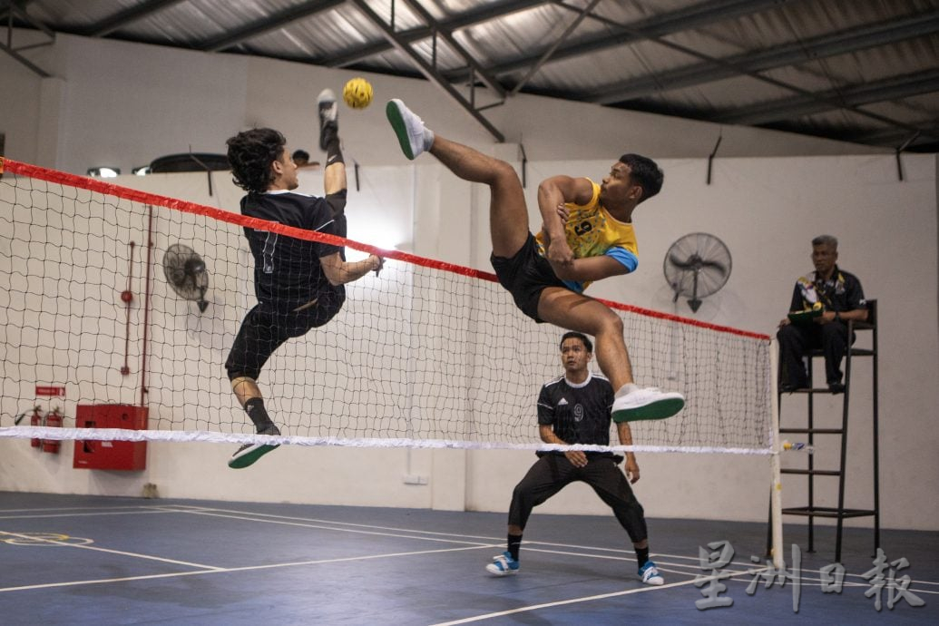  （9月11日刊）星角摄：空中的舞蹈---藤球比赛