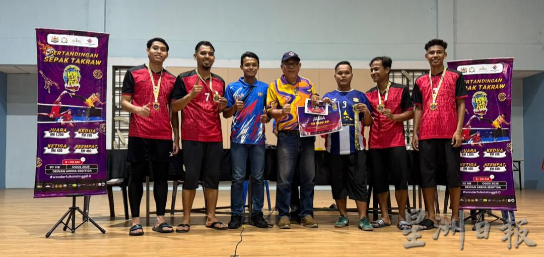  （9月11日刊）星角摄：空中的舞蹈---藤球比赛