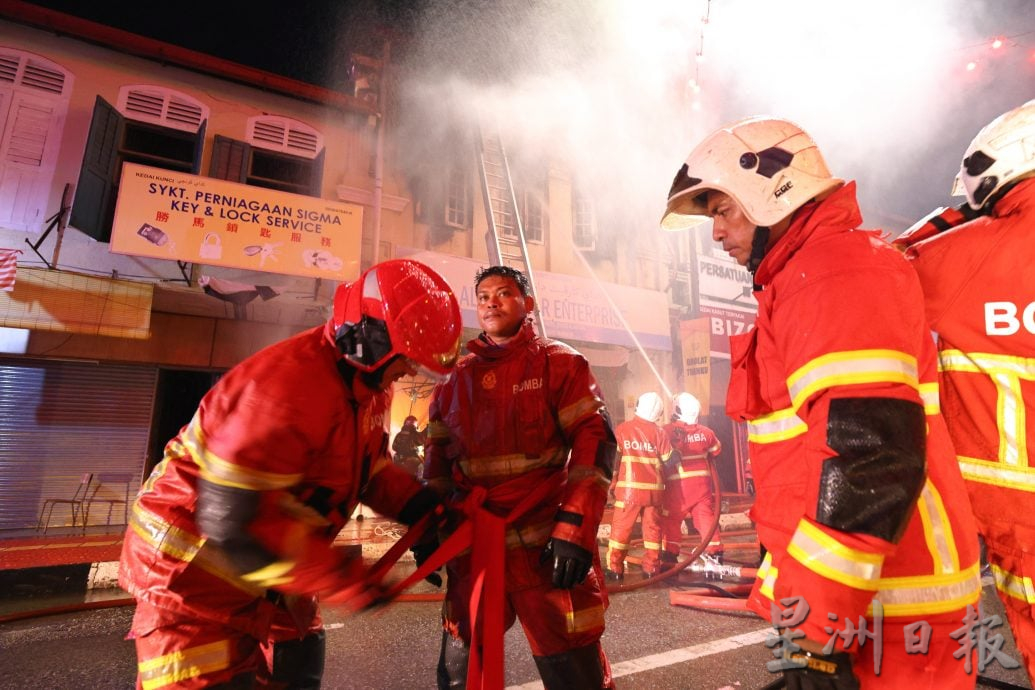 东:(已签发)关丹马哥打路老店屋火灾 广肇会馆百年家具也没了