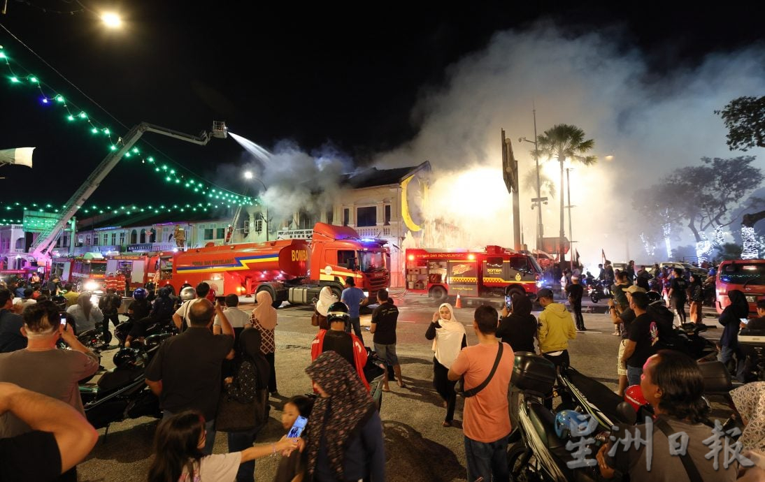 东:(已签发)关丹马哥打路老店屋火灾 广肇会馆百年家具也没了