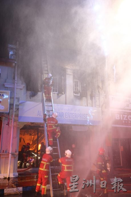 东:(已签发)关丹马哥打路老店屋火灾 广肇会馆百年家具也没了