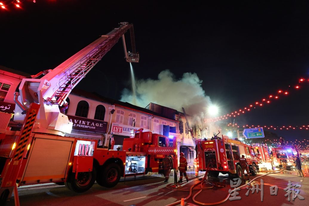 东:(已签发)关丹马哥打路老店屋火灾 广肇会馆百年家具也没了