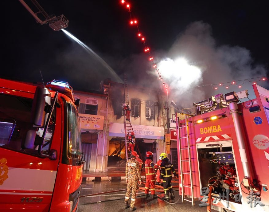 东:(已签发)关丹马哥打路老店屋火灾 广肇会馆百年家具也没了