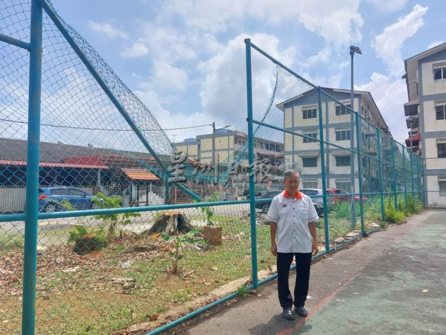 （古城第四版主文）甘榜拉班小型足球场维修后计划增添匹克球二合一球场