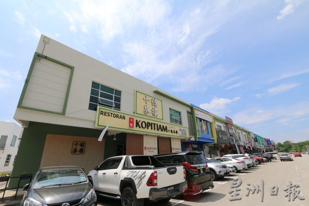 东:(已签发)超市连锁店纷纷迁入,劳勿新商业区欣欣向荣