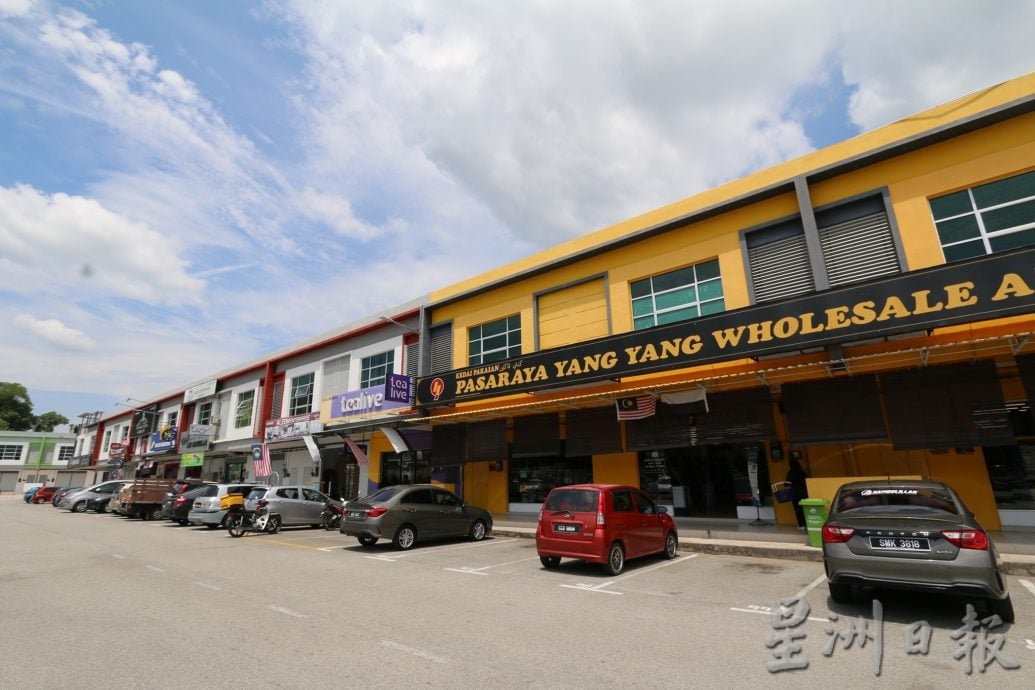 东:(已签发)超市连锁店纷纷迁入,劳勿新商业区欣欣向荣