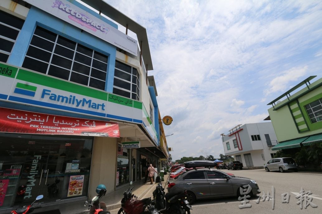 东:(已签发)超市连锁店纷纷迁入,劳勿新商业区欣欣向荣