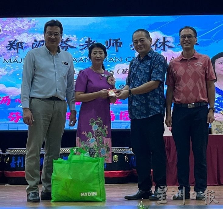 (古城第五版主文)晋巷华小举办郑沥芬老师荣休会