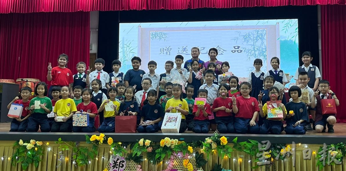 (古城第五版主文)晋巷华小举办郑沥芬老师荣休会