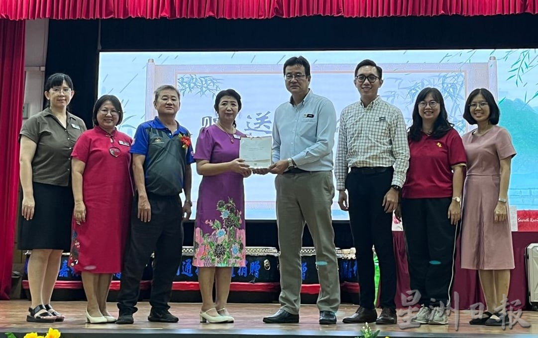 (古城第五版主文)晋巷华小举办郑沥芬老师荣休会