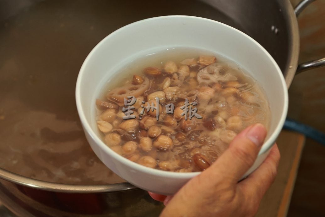 供星洲网(9月15日刊登/私房好菜)素食也能很客家,蔡美好用料理传递健康与善念