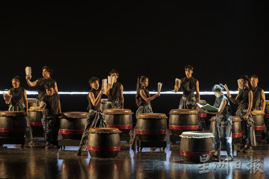 **已签发**柔：封面：新版《鼓动新山》佳评如湖  柔政府探讨纳入旅游项目