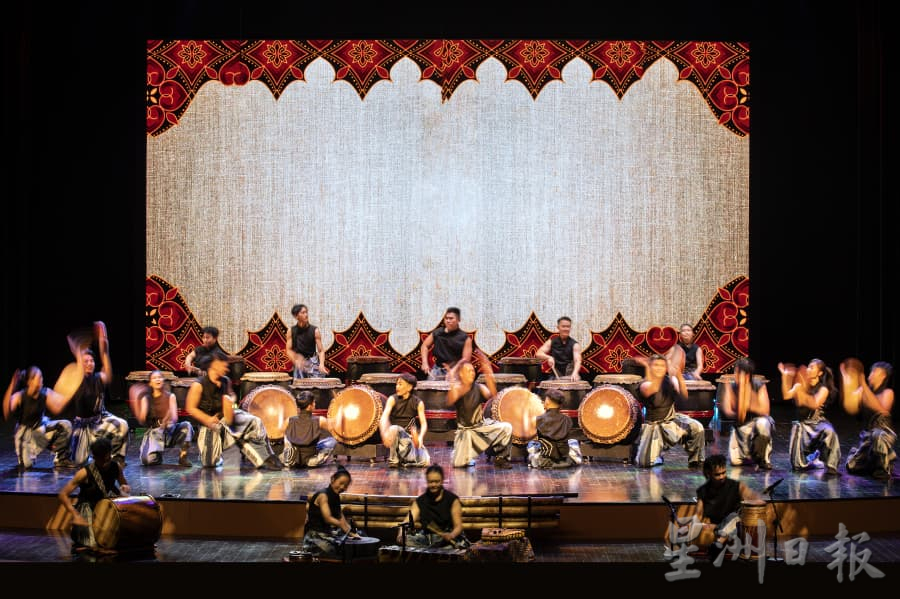 **已签发**柔：封面：新版《鼓动新山》佳评如湖  柔政府探讨纳入旅游项目