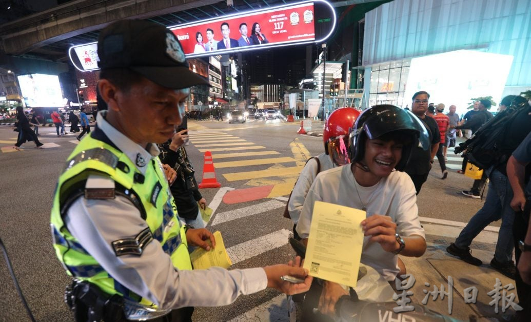 隆交警展开“Op PUU”宣导活动·6天发逾万劝导单 促民众遵守交通法规