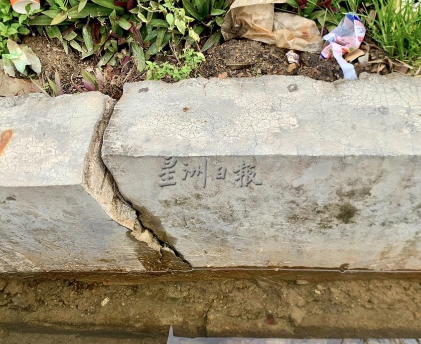 波德申海边教堂屡遭水患 大潮一来即变“水乡”危机四伏