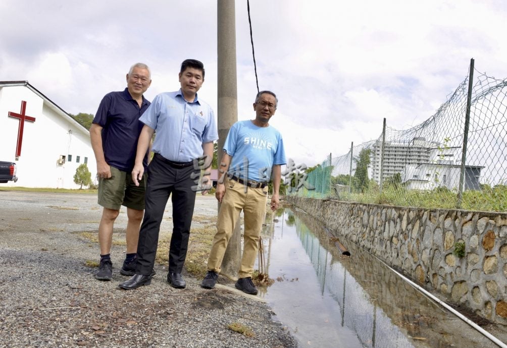 波德申海边教堂屡遭水患 大潮一来即变“水乡”危机四伏