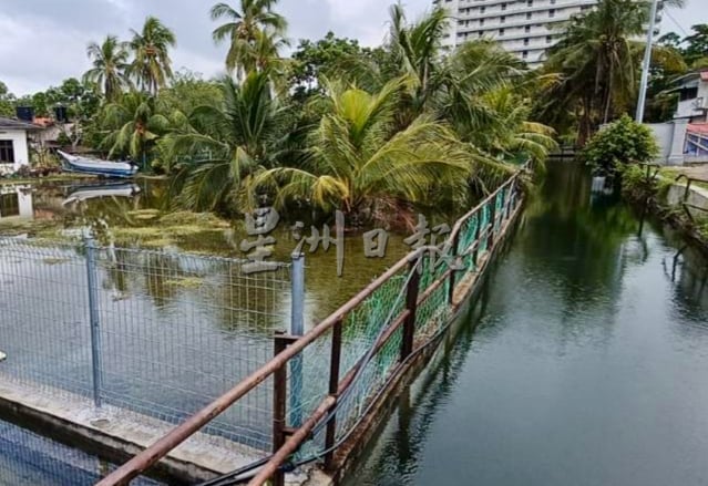 波德申海边教堂屡遭水患 大潮一来即变“水乡”危机四伏