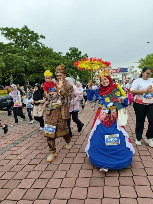 金群利马拉松奇装异服跑者现身 赛场化身欢乐嘉年华