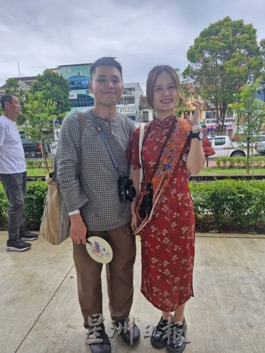 居銮王冠铁道公园首办“沙笼火车”活动，逾千民众穿传统服饰欢庆大马日