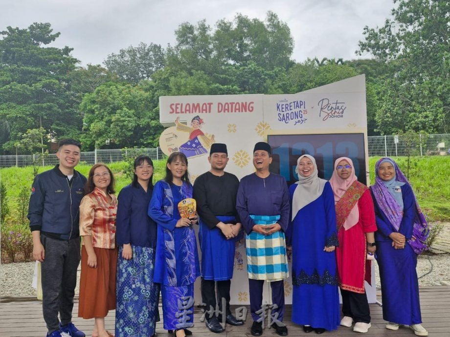 居銮王冠铁道公园首办“沙笼火车”活动，逾千民众穿传统服饰欢庆大马日