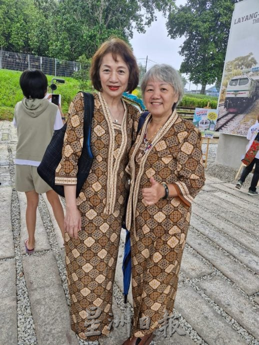 居銮王冠铁道公园首办“沙笼火车”活动，逾千民众穿传统服饰欢庆大马日