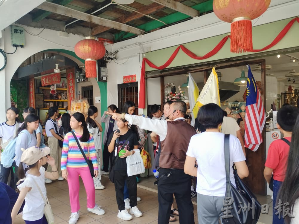 旧街场二奶巷热闹非凡 怡保连假人潮涌现