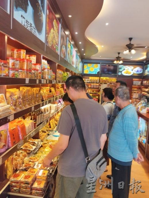 旧街场二奶巷热闹非凡 怡保连假人潮涌现