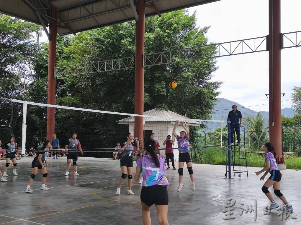 首届拿督斯里李友成杯排球赛 16男女队球技对决