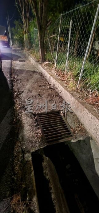 供星洲网：新那旺Marida花园排水沟结构异常 沟渠堵塞发臭滋蚊虫