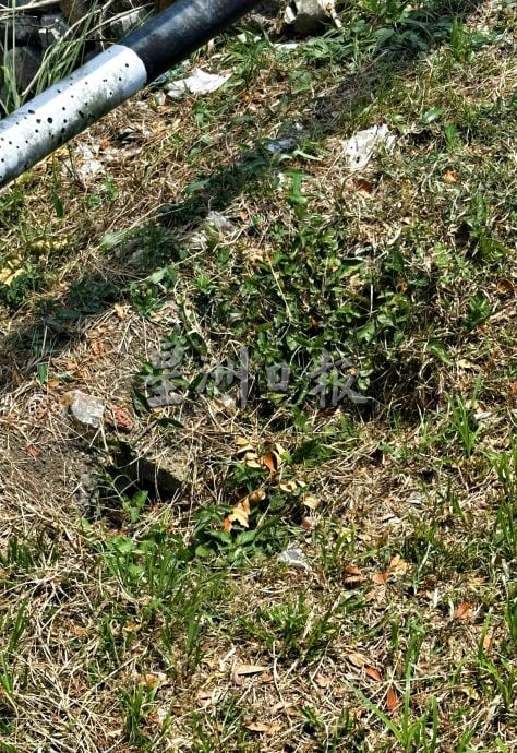 供星洲网:武吉不兰律:道路提升留半尺高低差 四驱车险“翻车”