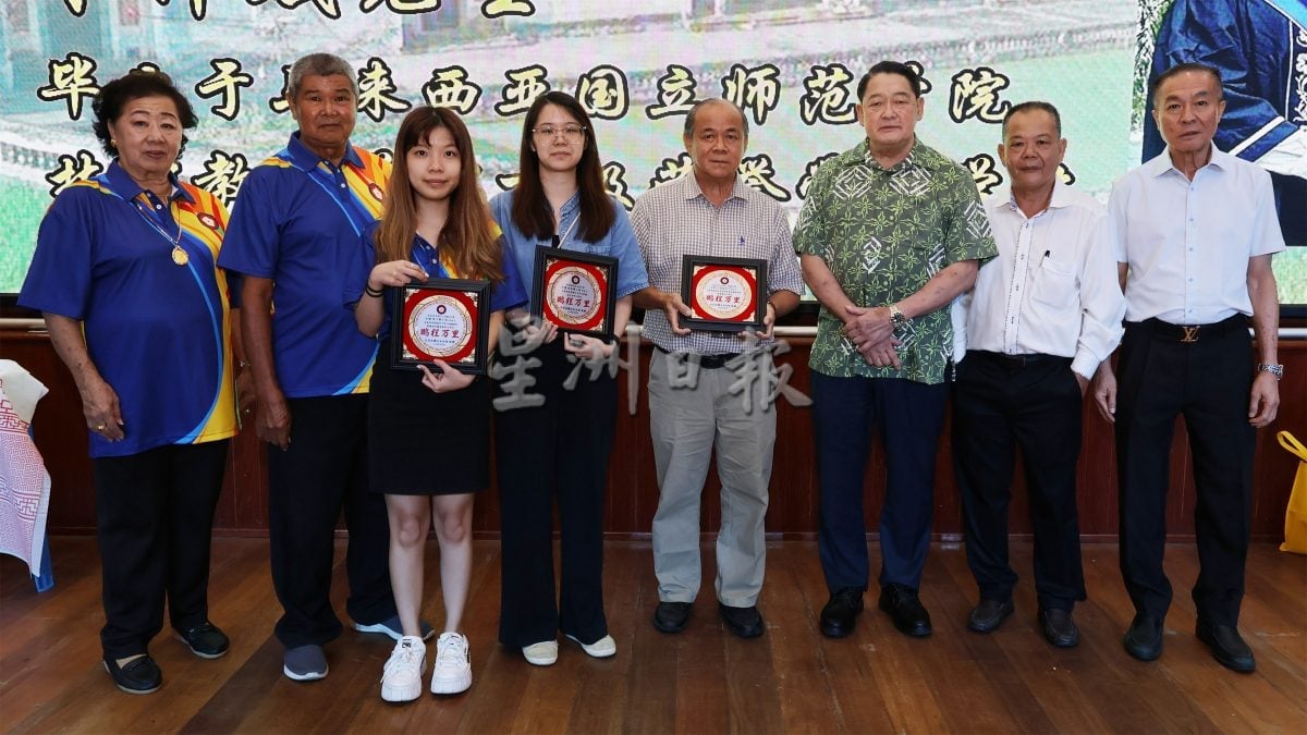 供星洲网/ 黄新发：呼吁各个地缘性乡团组织开设籍贯方言课，让年轻一代学习家乡话。