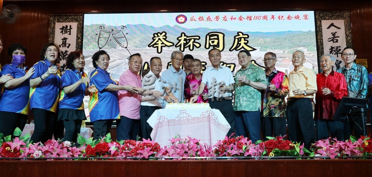 供星洲网/ 黄新发：呼吁各个地缘性乡团组织开设籍贯方言课，让年轻一代学习家乡话。