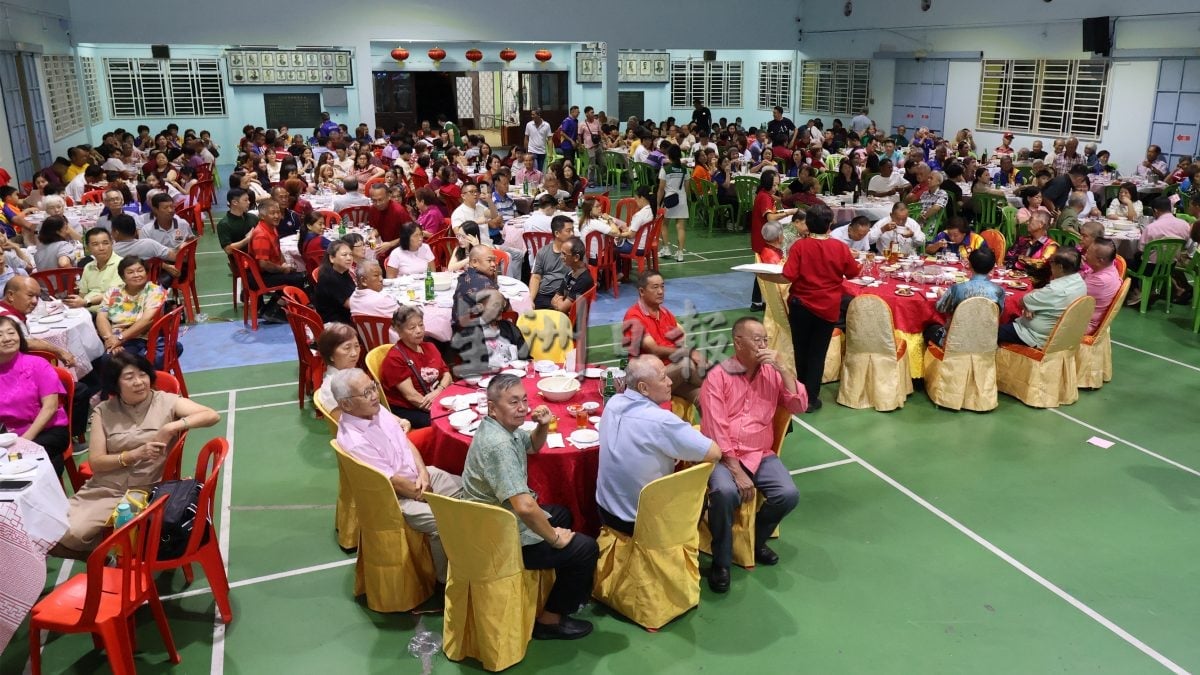 供星洲网/ 黄新发：呼吁各个地缘性乡团组织开设籍贯方言课，让年轻一代学习家乡话。