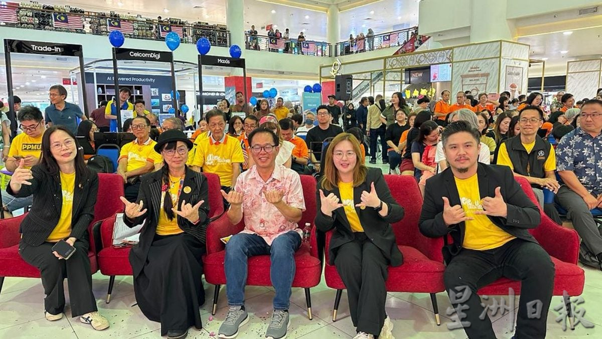 (古城第六版主文)乌克丽丽节吸引千人参与