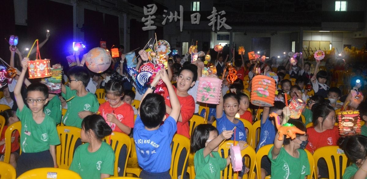 Econsave星洲义演敬群小学造势 学生“抢麦”献唱热烘烘