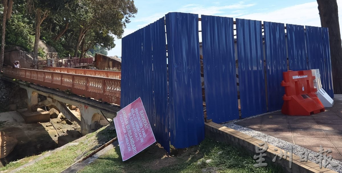 东：已签发：配合4天连假，关丹各大旅游景点迎来游客，好热闹