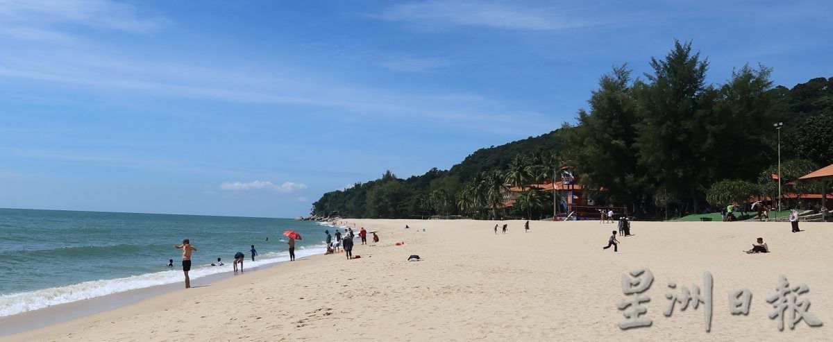 东：已签发：配合4天连假，关丹各大旅游景点迎来游客，好热闹