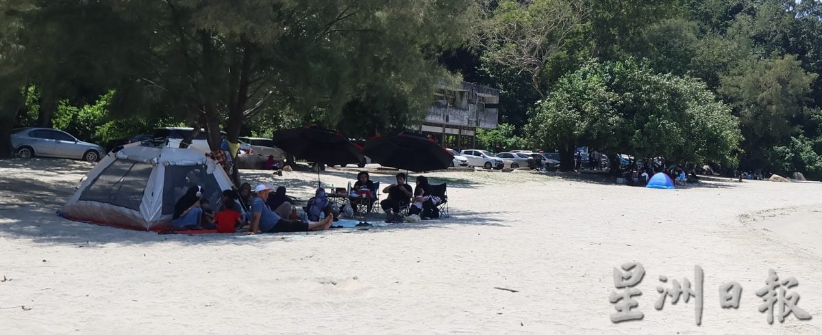 东：已签发：配合4天连假，关丹各大旅游景点迎来游客，好热闹