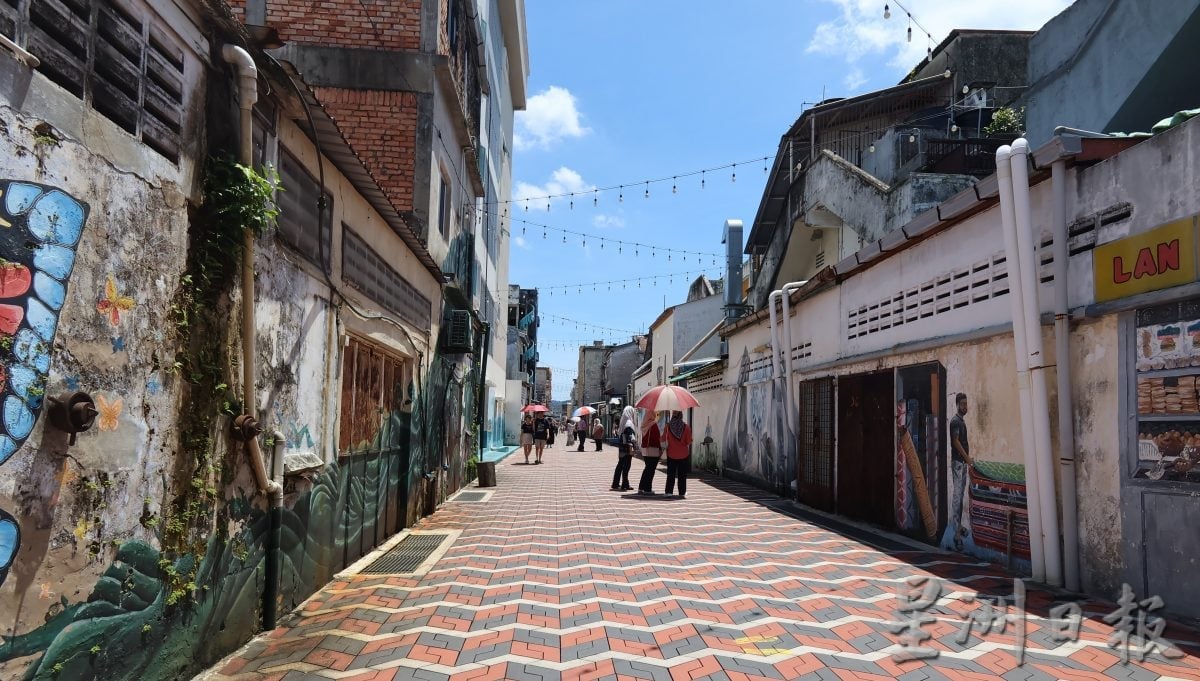 东：已签发：配合4天连假，关丹各大旅游景点迎来游客，好热闹